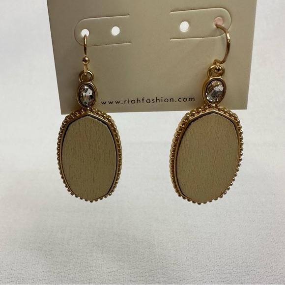 Dangle Earrings Beige And Gold Tone - Picture 4 of 6